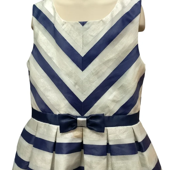 Jona Michelle Blue A-line Dress with V-neck Sleeveless Design for Wedding Guest - Picture 3 of 6